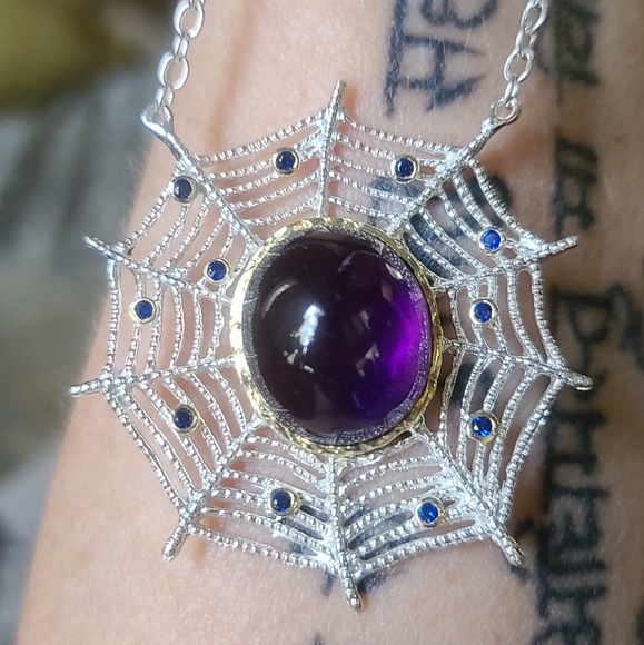Gorgeous large Amethyst Sterling & Sapphire 🕸 spiderweb necklace - Picture 4 of 6